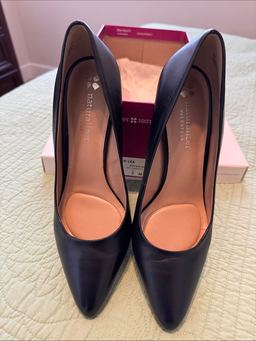 Naturalizer Black Leather Pointed-Toe Pumps